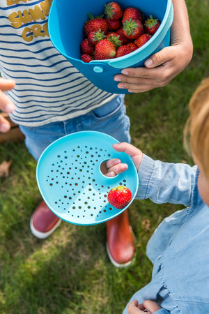 Bucki Bucket & Sand Sifter | Banana Blue